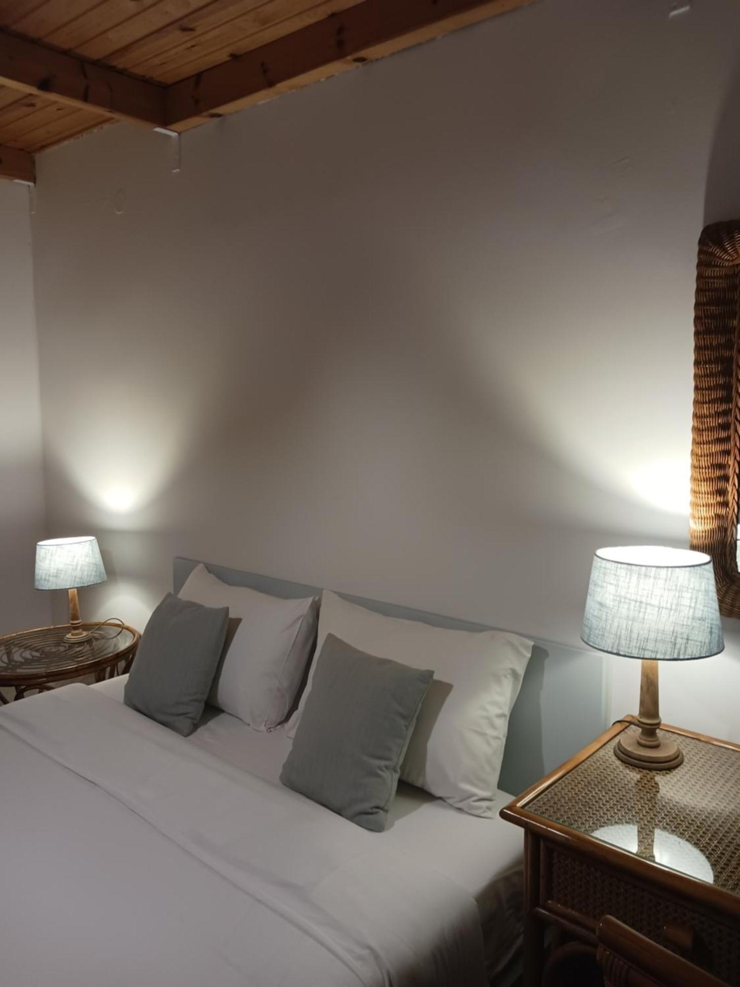 Theros & Trygos Boutique Houses - Ath Airport Artemida  Rum bild