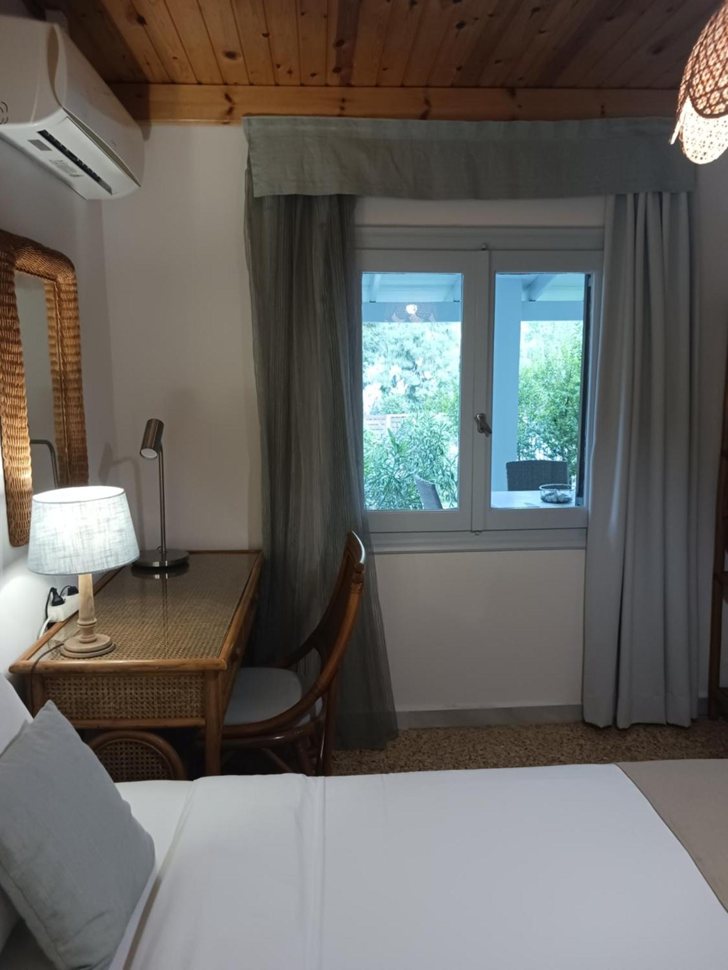 Theros & Trygos Boutique Houses - Ath Airport Artemida  Rum bild